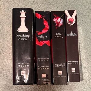 Stephenie Meyer Twilight Saga Book Set - Black and Red